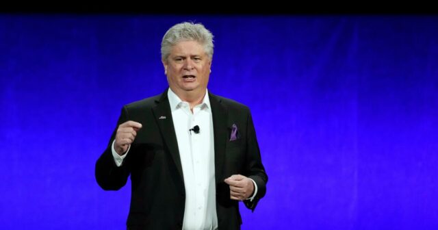 A última tomada de poder de Hollywood: por que os A última tomada de poder de Hollywood: por que os proprietários de cinemas estão reagindo