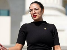 AOC diz que Trump Admin só despede mulheres, ‘eles recompensam a má conduta’ se você for homem | Vídeo Kristi Noem (Getty Images)
