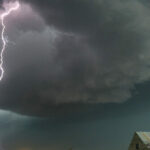 ASSISTIR: Casal de Oklahoma escapa de um possível tornado ileso 'pela graça de Deus'