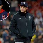 O técnico dos Yankees, Aaron Boone, conversou com Alex Cora depois que o Red Sox o demitiu no sábado.