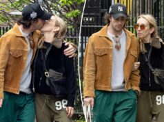 Aaron Taylor-Johnson, 35, e sua esposa Sam, 59, têm um raro momento de PDA em um passeio por Londres Aaron Taylor-Johnson, 35, e sua esposa Sam, 59, têm um raro momento de PDA em um passeio por Londres