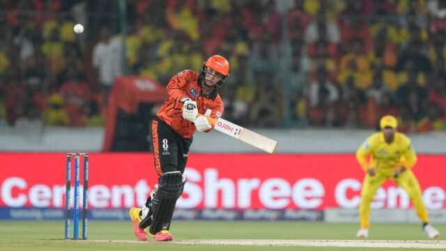 Abhishek Sharma marca seu IPL cinquenta mais rápido na competição contra Chennai Super Kings
