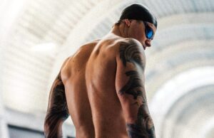 Adam Peaty mostra seu físico musculoso enquanto modela para a Speedo enquanto a rivalidade familiar continua Adam Peaty exibiu seu físico musculoso enquanto desfilava a última coleção Speedo no sábado