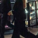 Adele fez uma rara aparição pública para assistir ao set de Coachella de Justin Bieber com seu filho Angelo neste fim de semana