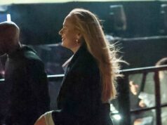 Adele faz uma rara aparição para assistir ao set de Coachella de Justin Bieber com seu filho Angelo, 13 Adele fez uma rara aparição pública para assistir ao set de Coachella de Justin Bieber com seu filho Angelo neste fim de semana