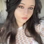 Oliwia Zawislak (Na mitigação, o advogado de defesa de Banafsha disse que ele havia mudado de ideia e era culpado. Ele disse que era uma pena que a vítima não tenha alertado a mulher com quem ela falou no pub quando pediu para usar o banheiro. Sentenciando Banafsha, Sua Excelência o Juiz Julian Lambert disse: 'Esta foi uma provação extremamente aterrorizante e o impacto da vítima é mais profundo. As pessoas muitas vezes simplesmente não conseguem deixar algo assim para trás. 'Avaliando a culpabilidade, Percebo um elemento predatório em você, pela maneira como você andava pelas ruas e por sua persistência com sua vítima.' O juiz Lambert sentenciou Banafsha a 27 meses em uma instituição para jovens infratores por ambas as acusações, para cumprir simultaneamente.