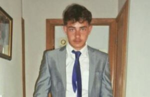 Adolescente de 17 anos morreu ao perder o controle do carro poucos dias depois de passar no exame de direção, apurou o inquérito Archie Harris (foto) morreu após perder o controle de seu carro em uma estrada rural poucos dias depois de passar no exame de direção