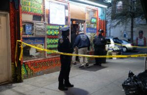 Adolescente morto a tiros dentro de uma bodega do Brooklyn durante confronto com outro jovem A loja está alertada.