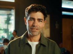 Adrian Grenier lucra com ‘The Devil Wears Prada 2’ desprezado por anúncio atrevido da Starbucks: ‘Vamos deixar Nate em 2006’ | Vídeo Anne Hathaway (R) e Meryl Streep sorriem durante uma conferência para o filme