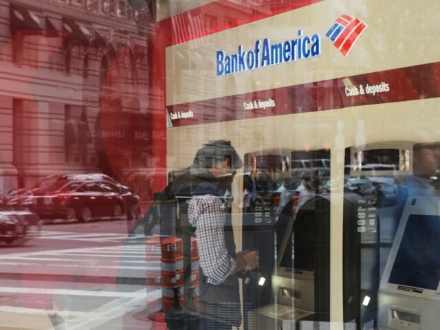 Advogados procuram sobreviventes de Epstein para acordo de US$ 72,5 milhões com o Bank of America
