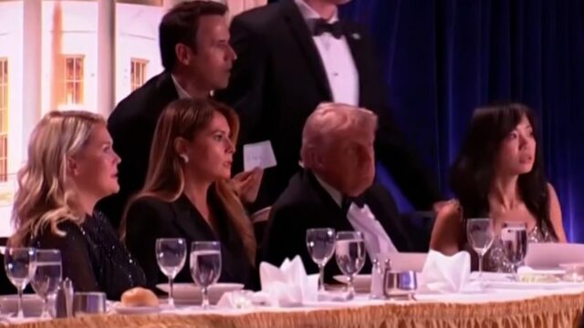 Agentes do Serviço Secreto afastam Trump quando ouvem tiros
