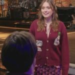 Aimee Lou Wood zomba do esboço de dentes de 'SNL' antes de apresentar a versão no Reino Unido: 'Isso tudo é apenas uma grande armação para me humilhar, então?'