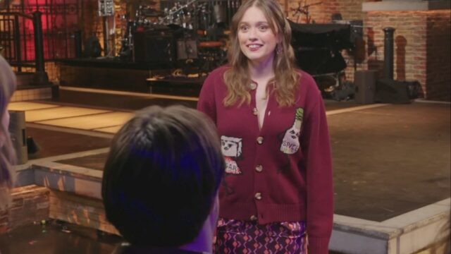 Aimee Lou Wood zomba do esboço de dentes de 'SNL' antes de apresentar a versão no Reino Unido: 'Isso tudo é apenas uma grande armação para me humilhar, então?'
