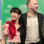 Hau-Yu Tam (foto à esquerda, com o líder do partido Zack Polanski), vice-líder dos Verdes em Lewisham, sudeste de Londres, chamou o secretário de Justiça David Lammy e a ex-secretária do Interior Priti Patel de 'cocos' em uma calúnia racial vil