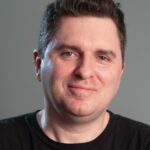 Alan Melikdjanian, estrela do YouTube de 'Captain Disillusion', fecha acordo inicial com o Streamer Nebula; Série de ficção científica com script em andamento (EXCLUSIVO)