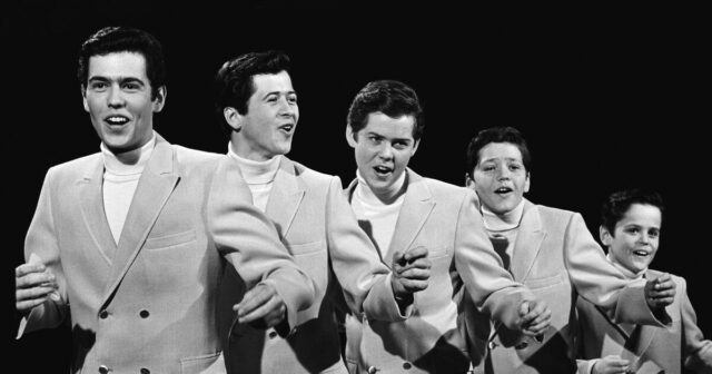 Alan Osmond, co-compositor de 'Crazy Horses' e membro mais antigo dos Osmonds, morre aos 76 anos
