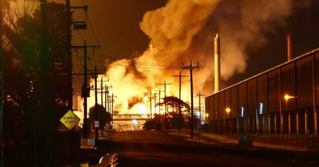 Albanese diz que 'nenhuma mudança' no fornecimento de combustível apesar do incêndio na refinaria
