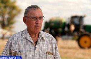 Alerta alimentar aos agricultores que são forçados a abandonar os piquetes por falta de combustível A grave escassez de combustíveis e fertilizantes está a forçar os agricultores australianos a tomar decisões angustiantes que podem afectar o nosso abastecimento alimentar. Alguns produtores estão agora a abandonar a plantação nesta época, uma medida que poderá desencadear uma crise alimentar nacional durante meses. Para os agricultores do Centro-Oeste de NSW, a crise dos combustíveis é o ponto de ruptura numa série de dificuldades implacáveis.