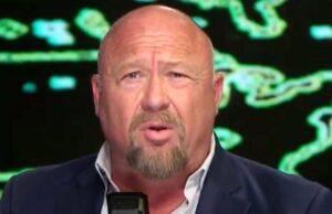 Alex Jones reivindica ‘vitória massiva’ enquanto o tribunal interrompe a aquisição do Infowars pela Onion | Vídeo AlexJones