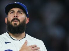 Alex e Kayla Vesia convidam enfermeiras e médicos que os ajudaram na perda de sua filha para um jogo dos Dodgers Alex e Kayla Vesia convidam enfermeiras e médicos que os ajudaram na perda de sua filha para um jogo dos Dodgers