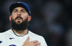 Alex e Kayla Vesia convidam enfermeiras e médicos que os ajudaram na perda de sua filha para um jogo dos Dodgers Alex e Kayla Vesia convidam enfermeiras e médicos que os ajudaram na perda de sua filha para um jogo dos Dodgers