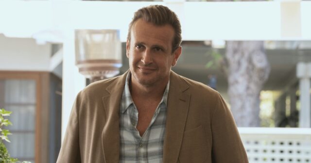 Alice se preocupa com o fato de Jimmy ser um Nester vazio no clipe final da 3ª temporada de 'Shrinking'
