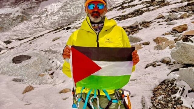 Alpinista escala o Everest para crianças palestinas
