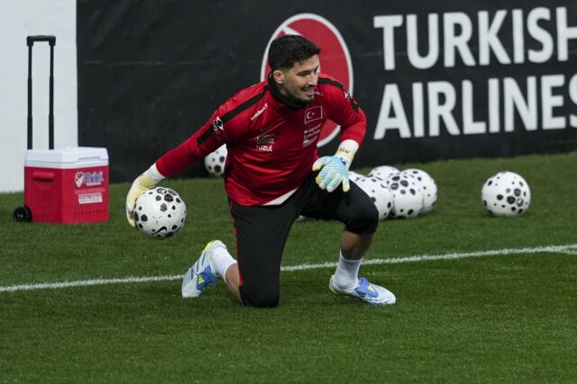 Altay Bayindir compartilha mensagem apaixonada depois que a Turquia garante vaga histórica na Copa do Mundo
