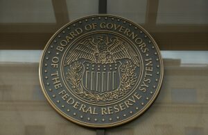 Alto funcionário do Fed levanta perspectiva de aumento de taxas em meio à guerra no Irã Alto funcionário do Fed levanta perspectiva de aumento de taxas em meio à guerra no Irã