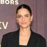 Sarah-Paulson-e-Amanda-Peet-GettyImages-2249038459