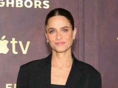 Amanda Peet fornece atualizações de saúde após seu diagnóstico de câncer de mama Sarah-Paulson-e-Amanda-Peet-GettyImages-2249038459