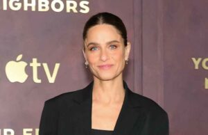 Amanda Peet fornece atualizações de saúde após seu diagnóstico de câncer de mama Sarah-Paulson-e-Amanda-Peet-GettyImages-2249038459