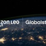 Amazon comprando Globalstar; Serviços de satélite da Apple usarão Amazon Leo | A imagem mostra os logotipos das duas empresas em uma visão de satélite da Terra