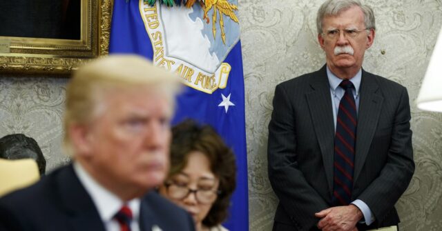 Ameaça de Trump de sair da OTAN continua em cima da mesa, avisa ex-assessor
