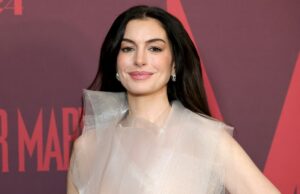 Anne Hathaway envia mensagem codificada de ‘Devil Wears Prada’ para recrutados da WNBA Anne Hathaway envia mensagem codificada de 'Devil Wears Prada' para recrutados da WNBA