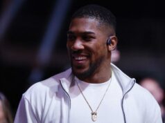 Anthony Joshua faz primeira aparição pública desde acidente de carro na Nigéria Anthony Joshua faz primeira aparição pública desde acidente de carro na Nigéria