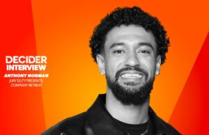 Anthony Norman, do Jury Duty, reflete sobre o ‘Retiro da Empresa’, os momentos que ele gostaria que chegassem à versão final e as bandeiras vermelhas que ele deveria ter visto Anthony Norman, do Jury Duty, reflete sobre o 'Retiro da Empresa', os momentos que ele gostaria que chegassem à versão final e as bandeiras vermelhas que ele deveria ter visto