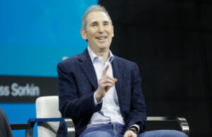 Anthropic recebe US$ 5 bilhões da Amazon e promete US$ 100 bilhões em gastos com nuvem em troca Andy Jassy, Amazon CEO