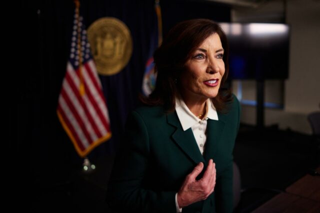 Apenas um grupo se beneficia com o bloqueio do plano de Kathy Hochul em Nova York para cortar o seguro automóvel - ADVOGADOS
