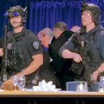 Trump sendo removido pela segurança do Jantar da Associação de Correspondentes da Casa Branca