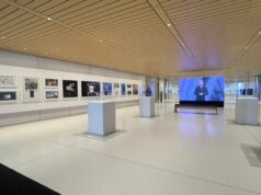 Apple estreia exposição do 50º aniversário no Apple Park com produtos icônicos e fotografias Exposição sobre a história da Apple no Apple Park