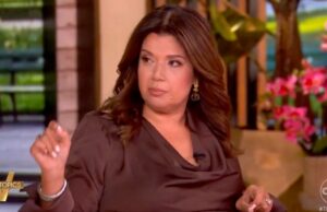 Apresentadores de ‘The View’ zombam das reclamações de Caitlyn Jenner sobre a política de Trump: ‘Garota, chore-me um rio’ | Vídeo Apresentadores de 'The View' zombam das reclamações de Caitlyn Jenner sobre a política de Trump: 'Garota, chore-me um rio' | Vídeo