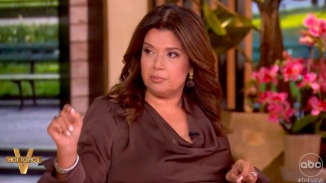 Apresentadores de 'The View' zombam das reclamações de Caitlyn Jenner sobre a política de Trump: 'Garota, chore-me um rio' | Vídeo
