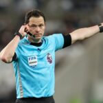 Árbitro e oficiais do VAR anunciados para Man Utd x Liverpool, incluindo uma nomeação muito impopular