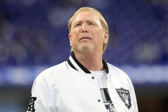 'Arcaico' Mark Davis fortemente criticado por ex-funcionários dos Raiders

