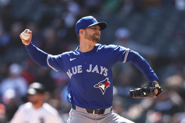 Arremessador veterano do Blue Jays DFA, Austin Voth, apenas 1 Auston Voth pitches for the Blue Jays.