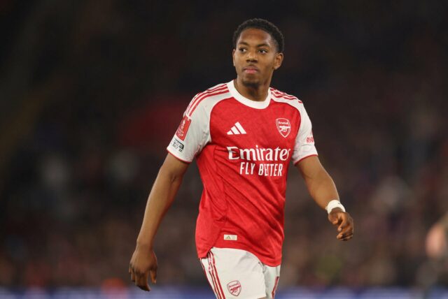Arsenal disposto a ouvir ofertas de Myles Lewis-Skelly, vinculado ao Man Utd
