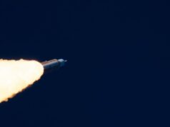 Artemis II da NASA captura uma foto inesquecível da Terra vista da Terra crescente da espaçonave Orion da NASA da missão Artemis II