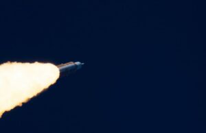 Artemis II da NASA captura uma foto inesquecível da Terra vista da Terra crescente da espaçonave Orion da NASA da missão Artemis II