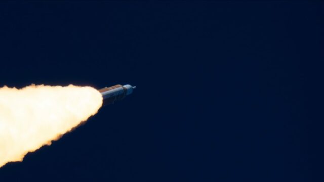 vista da Terra crescente da espaçonave Orion da NASA da missão Artemis II